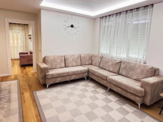 JEPET ME QERA APARTAMENT 3+1 Pranë qendrës, Rr. Dervish Hekali