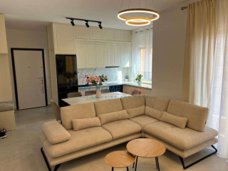 Apartament 2+1+2 me qera tek Shkolla e Kuqe ne Tirane