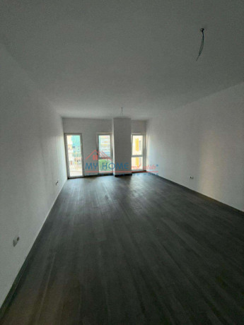 zyre-me-qera-tek-zogu-i-zi-tirane-big-3