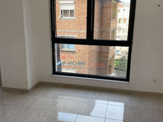 Zyre me qera tek Pazari i Ri Tirane