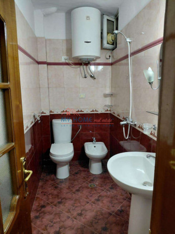 zyre-me-qera-tek-bulevardi-bajram-curri-tirane-big-1