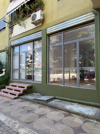 jepen-me-qera-2-dyqane-tek-shkolla-ramazan-jarani-ne-tirane-big-0