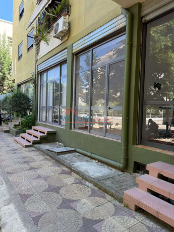 jepen-me-qera-2-dyqane-tek-shkolla-ramazan-jarani-ne-tirane-big-1