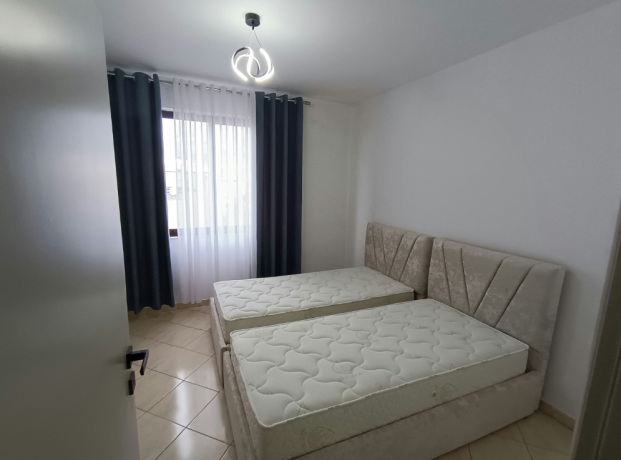 shtepi-me-qera-per-banim-ne-pallat-te-ri-21-me-vendndodhje-parku-globe-fabrika-bukes-big-2