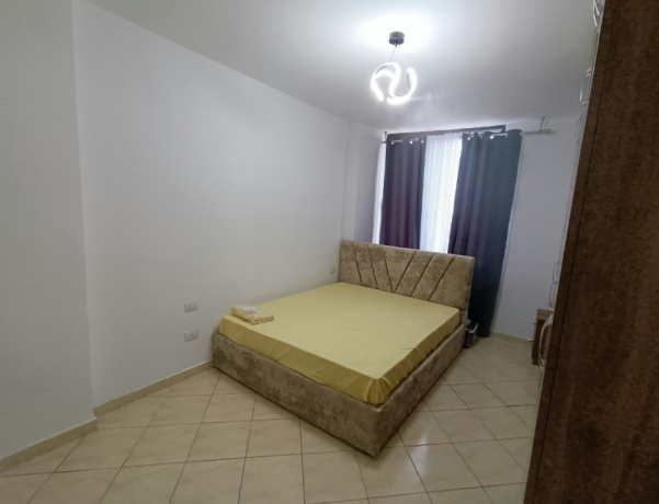 shtepi-me-qera-per-banim-ne-pallat-te-ri-21-me-vendndodhje-parku-globe-fabrika-bukes-big-3