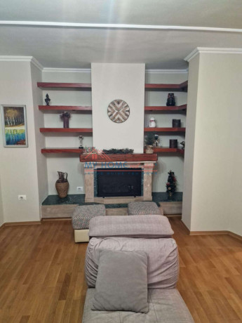 apartamenti-21-me-qera-rruga-barrikadavetirane-big-0