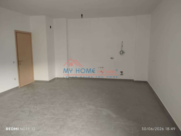 zyre-me-qera-kinostudio-tirane-big-1