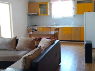 Jepet me qera apartament 1+1 Komuna e Parisit