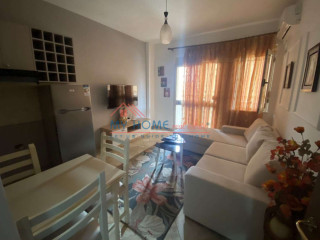 Apartament 1+1+Post Parkimi me qera tek Komuna e Parisit ne Tirane