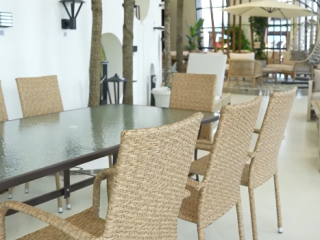 Tavolinë kopshti metal dhe xham 200x100 përfshirë 8 Karrige rattan made in vietnam.