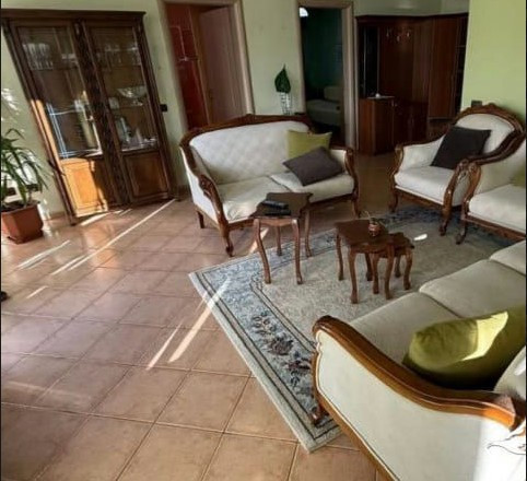 jepet-shtepi-me-qera-per-banim-ne-pallat-i-ri-21-zona-komuna-parisit-kristal-center-big-0