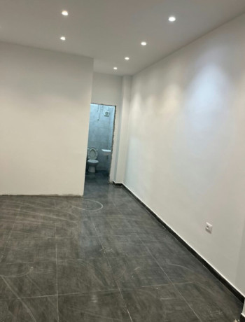 ambjent-komercial-me-qera-ne-astir-big-0