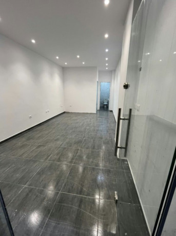 ambjent-komercial-me-qera-ne-astir-big-1