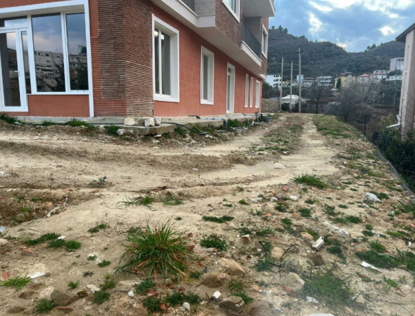 jepet-me-qera-ambjent-komercial-ne-vile-tek-kodra-e-diellit-big-1