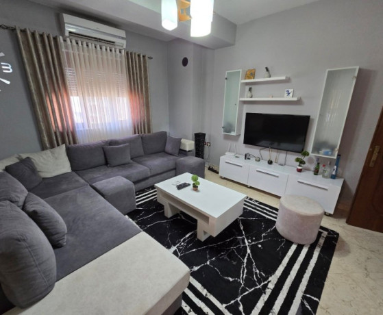 shitet-apartament-2-1-2-pogradec-prane-teatrit-te-kukullave-big-0