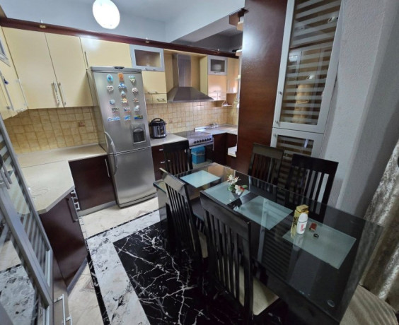 shitet-apartament-2-1-2-pogradec-prane-teatrit-te-kukullave-big-1