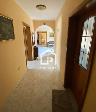 vlore-prane-gjimnazit-ali-demi-shitet-apartament-dublex-big-0