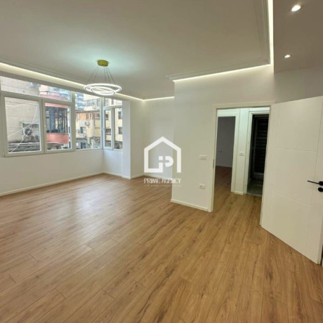 shitet-apartament-212-mbrapa-gjuheve-te-huaja-big-0