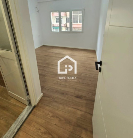 shitet-apartament-212-mbrapa-gjuheve-te-huaja-big-3