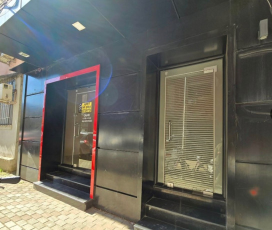 dyqan-me-qera-tek-vasil-shanto-prane-shtepia-ofertave-big-0