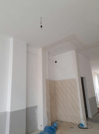 astir-jeper-me-qera-ambjent-komercial-big-0