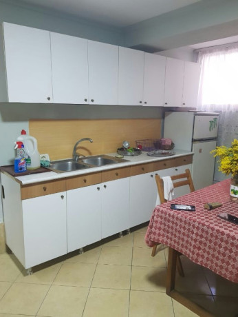 myslym-shyri-jepet-me-qera-apartament-11-big-3