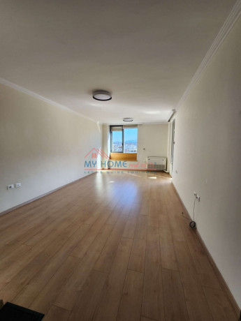 zyre-me-qera-ne-qender-ne-tirane-big-3