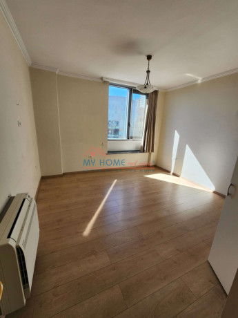 zyre-me-qera-ne-qender-ne-tirane-big-1