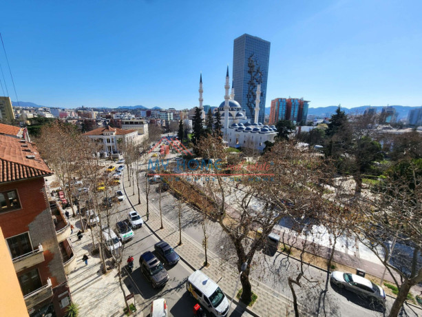 zyre-me-qera-ne-qender-ne-tirane-big-2