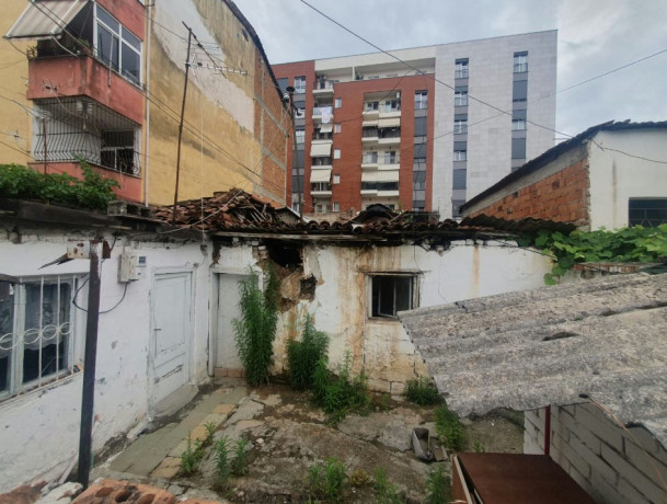 tek-ali-demi-shitet-toke-big-0