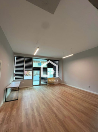 jepet-me-qera-ambjent-biznesi-post-parkimi-zona-prane-kristal-center-big-0