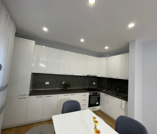 jepet-me-qera-apartament-21-2-zona-prane-ring-center-big-3