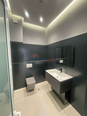 dyqan-ne-shitje-prane-square-21-tirane-big-2