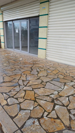 stacioni-trenit-jepet-me-qera-ambjent-komercial-big-0