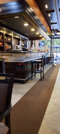 lokal-ne-shitje-rruga-e-barrikadave-big-1