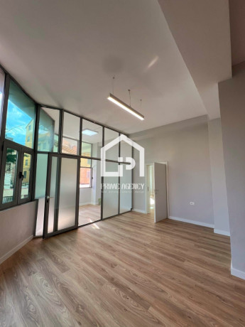 jepet-me-qira-ambjent-biznesi-1-post-parkimi-komuna-e-parisit-big-0