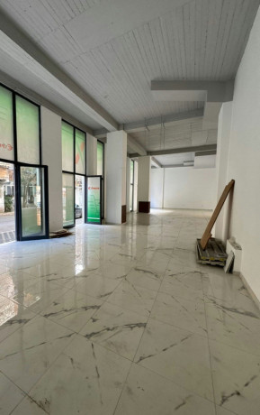 pallati-me-shigjeta-jepet-me-qera-ambjent-komercial-big-2