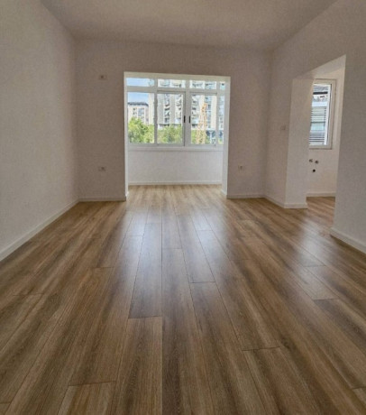 shitet-apartament-garsoniere-qender-prane-postes-qendrore-big-0