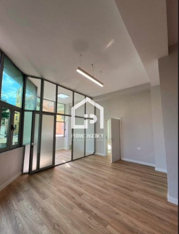 jepet-me-qira-ambjent-biznesi-1-post-parkimi-komuna-e-parisit-big-2