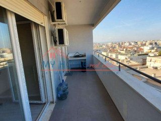 Zyre me qera tek Komuna e Parisit ne Tirane