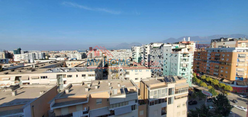 zyre-me-qera-tek-komuna-e-parisit-ne-tirane-big-3