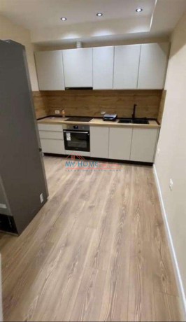 zyre-me-qera-tek-kafe-flora-tirane-big-1