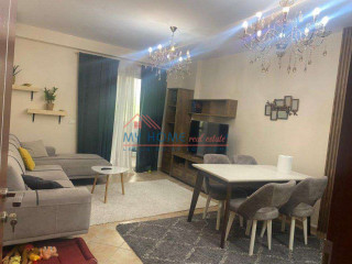 Apartament 1+1 me qera Komuna e Parisit Tirane
