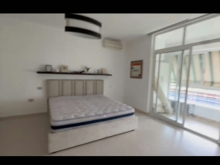 Komuna e Parisit jepet me qera 2+1