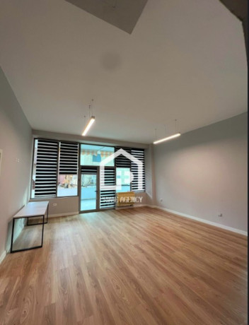 jepet-me-qira-ambjent-biznesi-1-post-parkimi-komuna-e-parisit-big-0