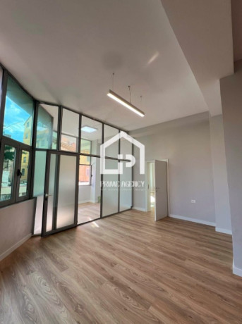 jepet-me-qira-ambjent-biznesi-1-post-parkimi-komuna-e-parisit-big-2