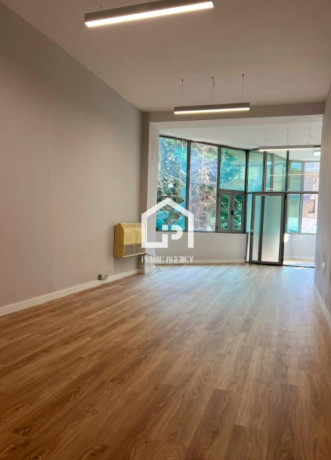 jepet-me-qira-ambjent-biznesi-1-post-parkimi-komuna-e-parisit-big-1