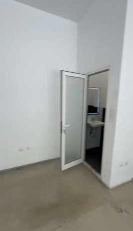 pazari-i-ri-jepet-me-qera-ambjent-komercial-big-2