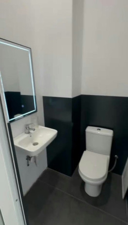 pazari-i-ri-jepet-me-qera-ambjent-komercial-big-1