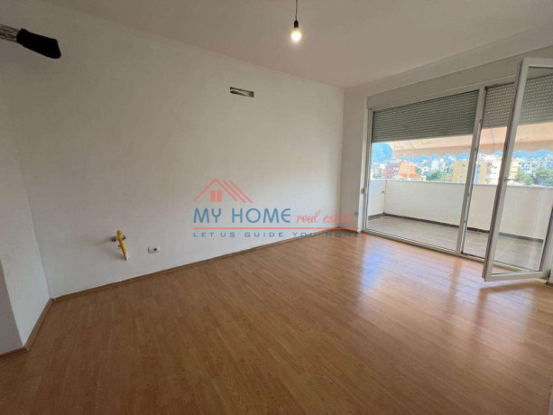 zyre-me-qera-21-dhjetori-tirane-big-4